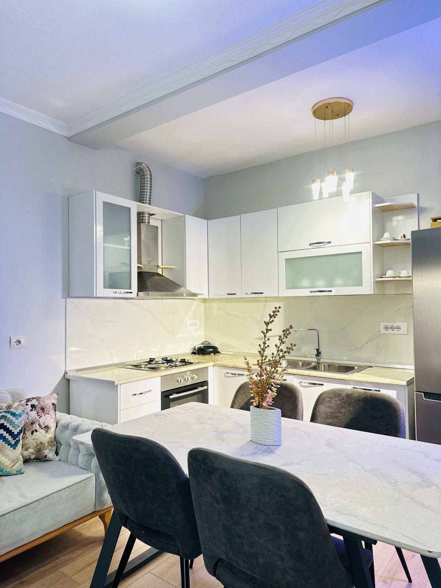 Bllok: Central Cozy Stay, 24/7 Self Check-In Tirana Bagian luar foto