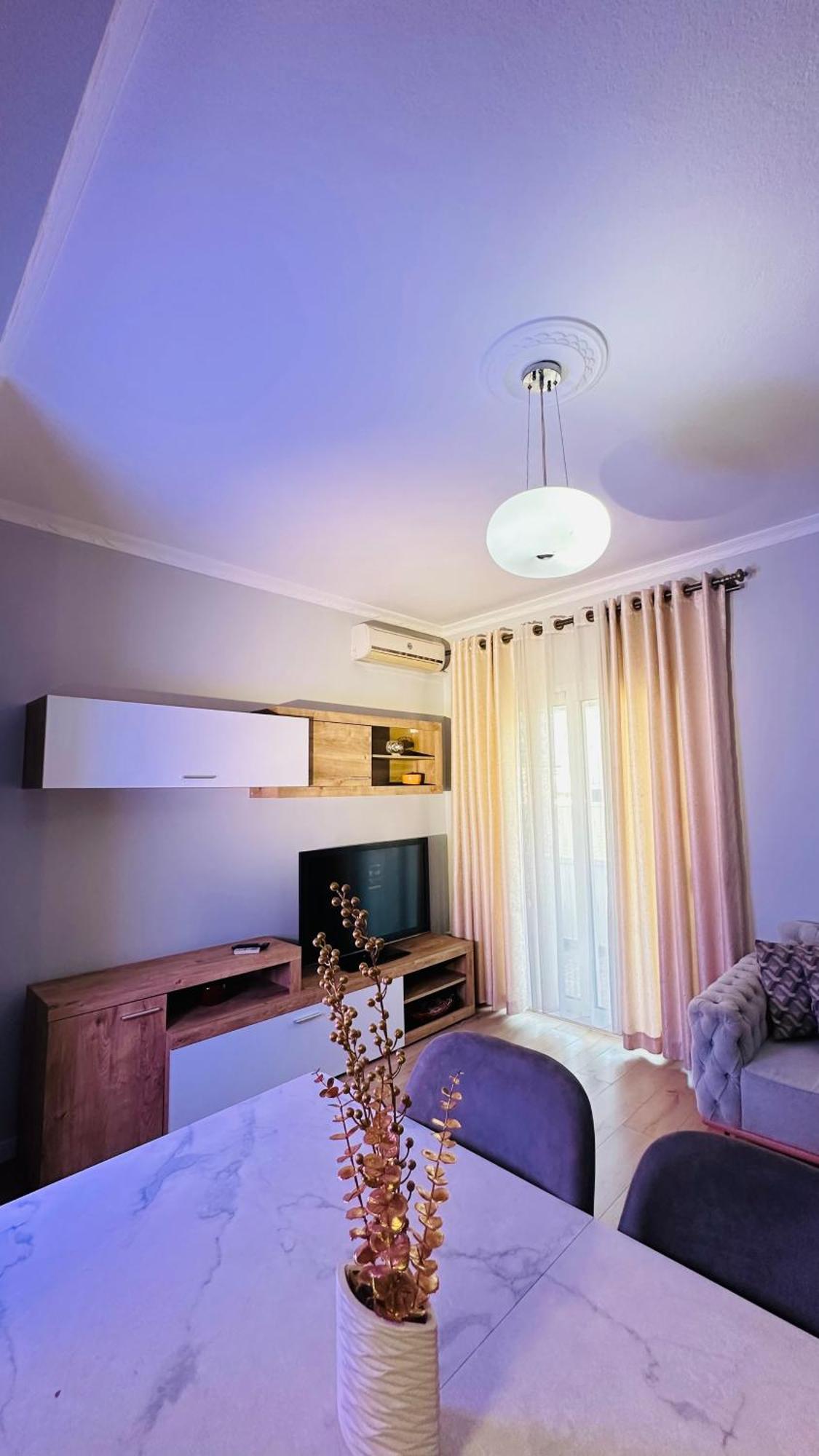 Bllok: Central Cozy Stay, 24/7 Self Check-In Tirana Bagian luar foto