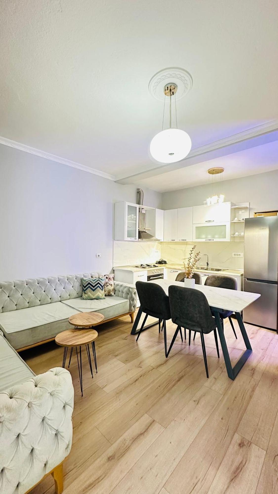 Bllok: Central Cozy Stay, 24/7 Self Check-In Tirana Bagian luar foto